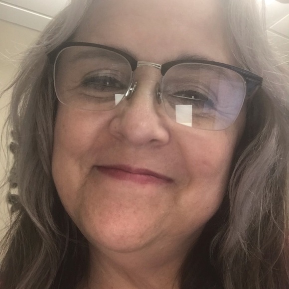 Meet your Posher, Debbie - Picture 1 of 1